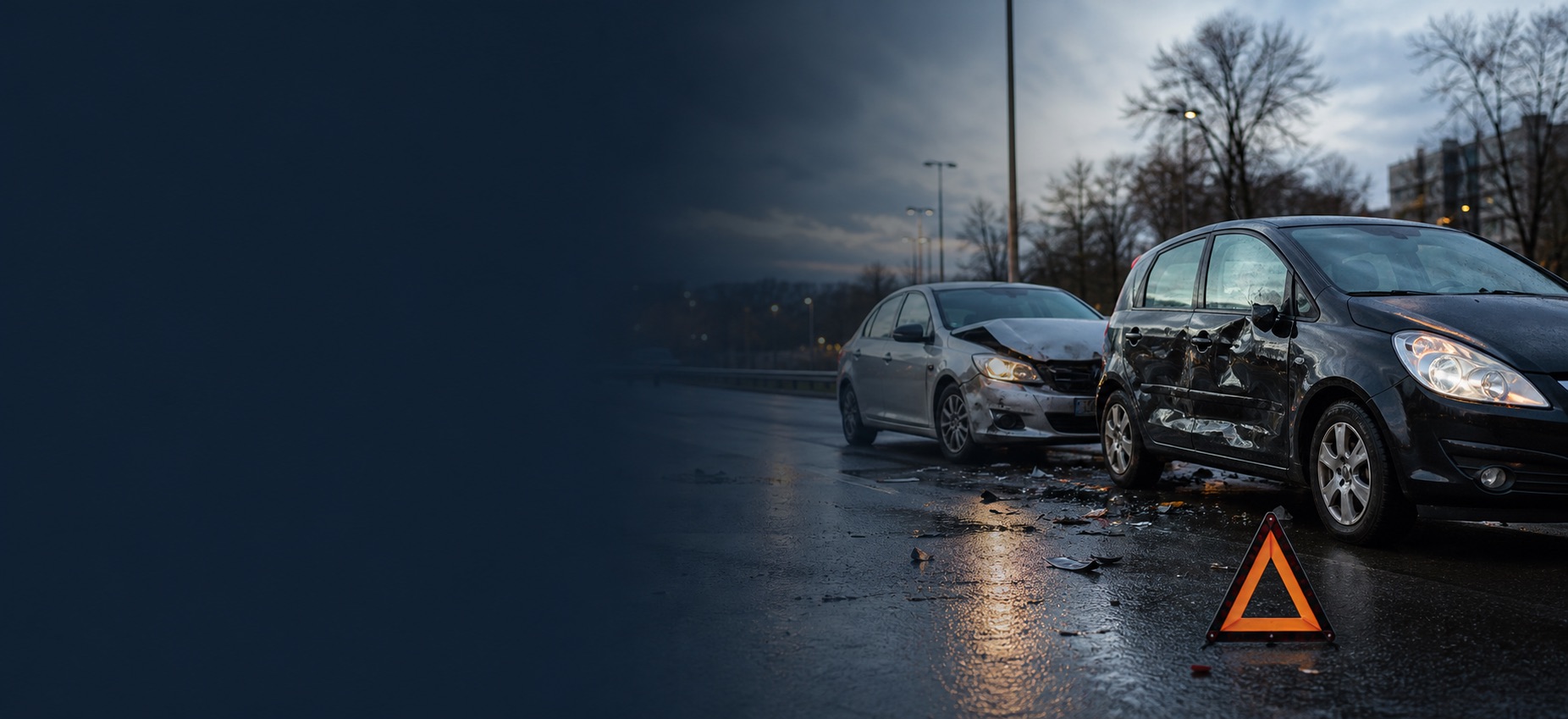 Beschädigte Fahrzeuge nach einem Autounfall